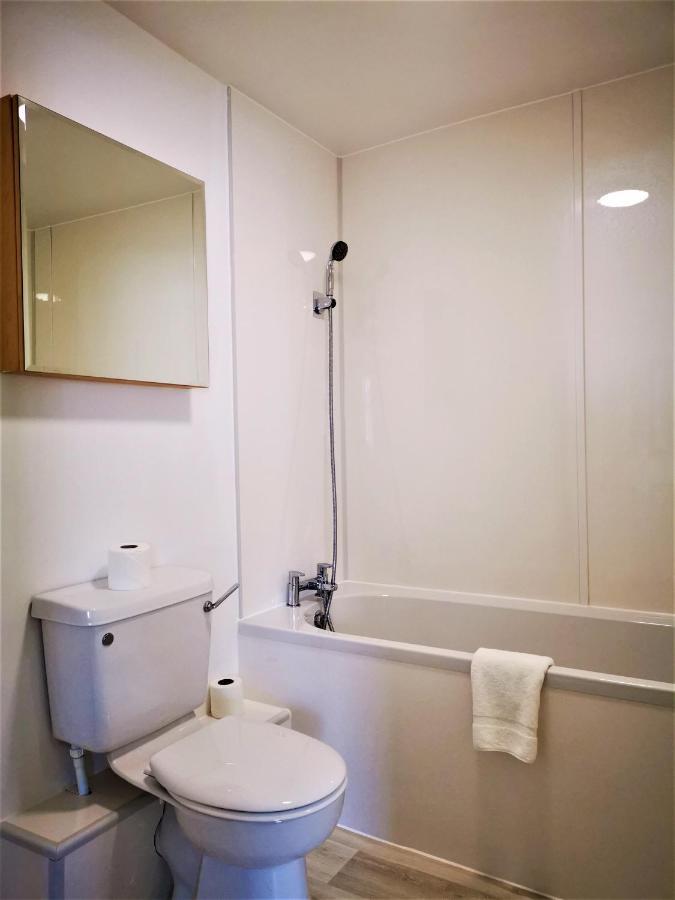 Marina Living With Parking, Balcony, Quiet And Secure Appartement