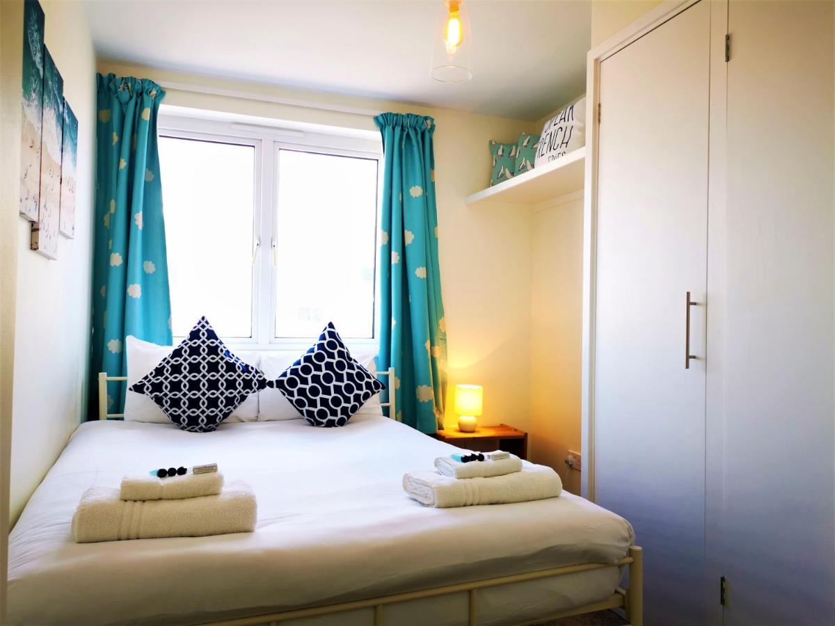 Marina Living With Parking, Balcony, Quiet And Secure Appartement Hove